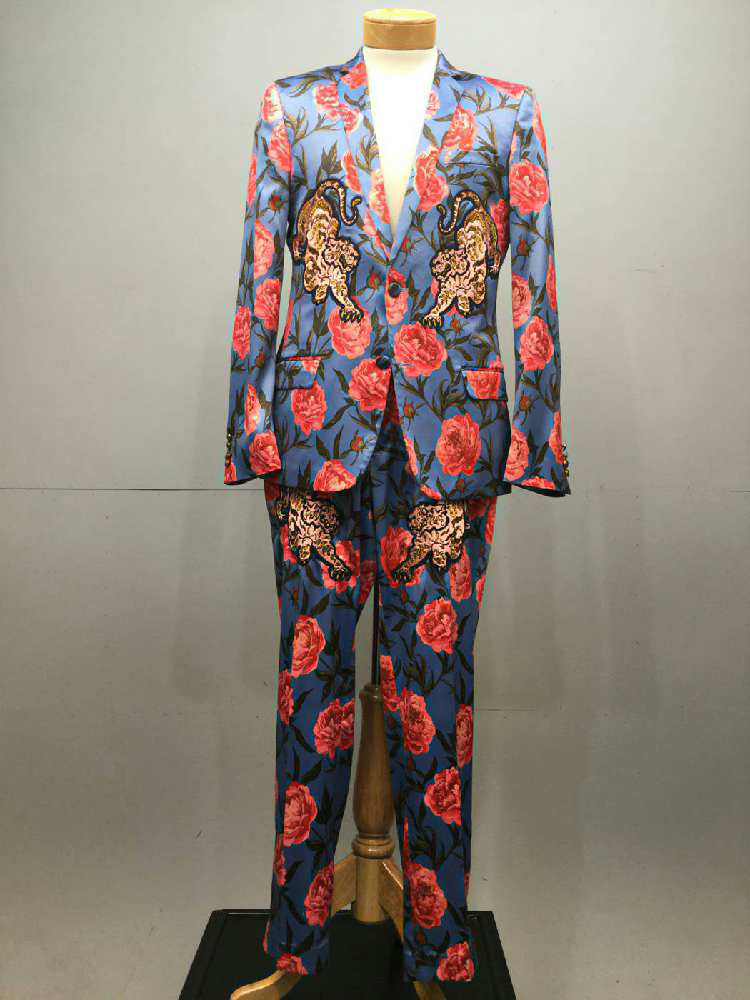 Red Background with DuckFowl Design Vintage Men/'s Tie c1980s